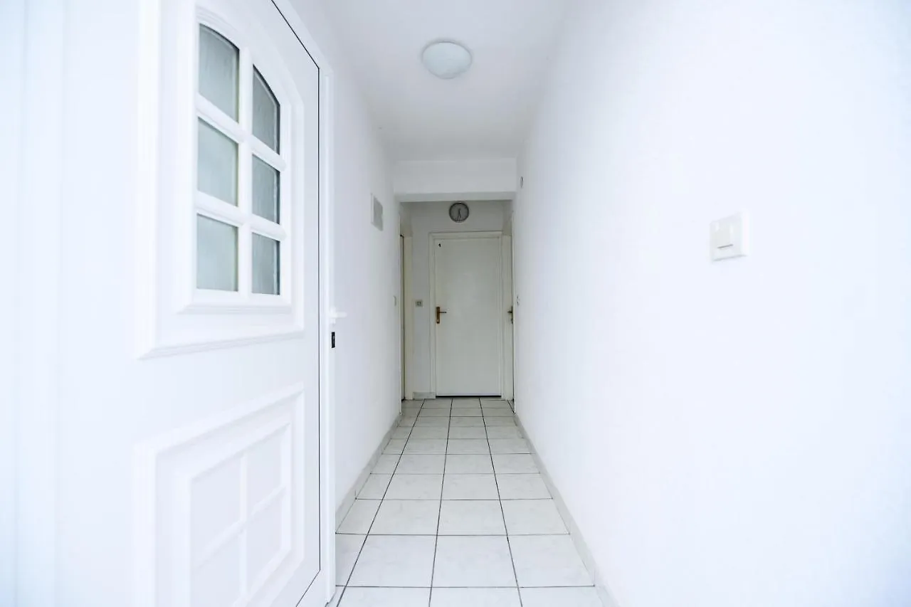 Apartmani Milka Zára 0*,
